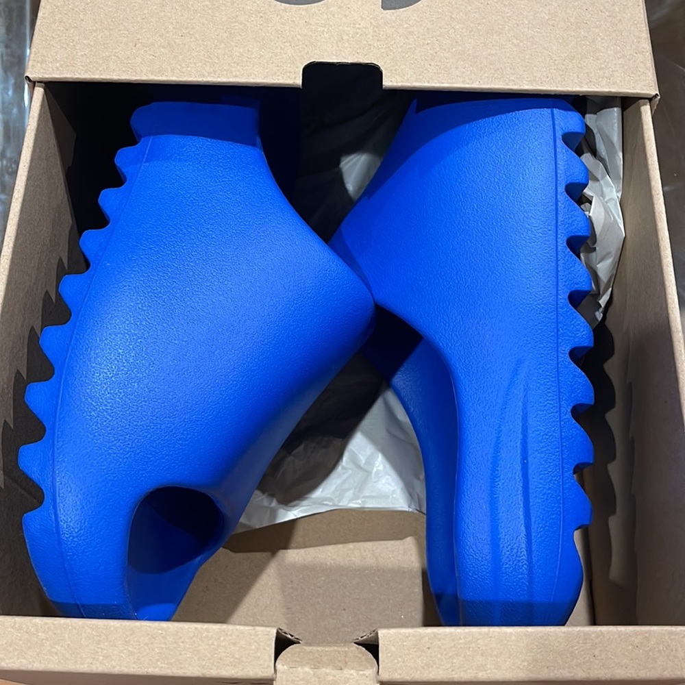Yeezy slides - Picture 2 of 6